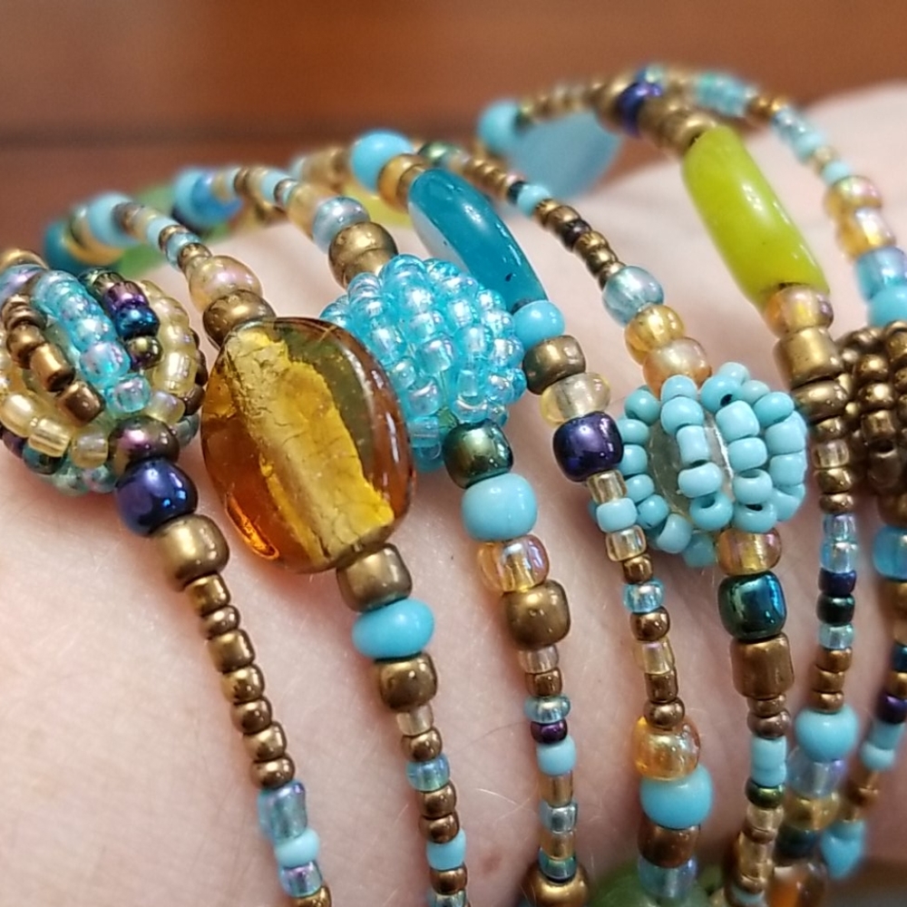 🌍 COLORFUL BRACELET